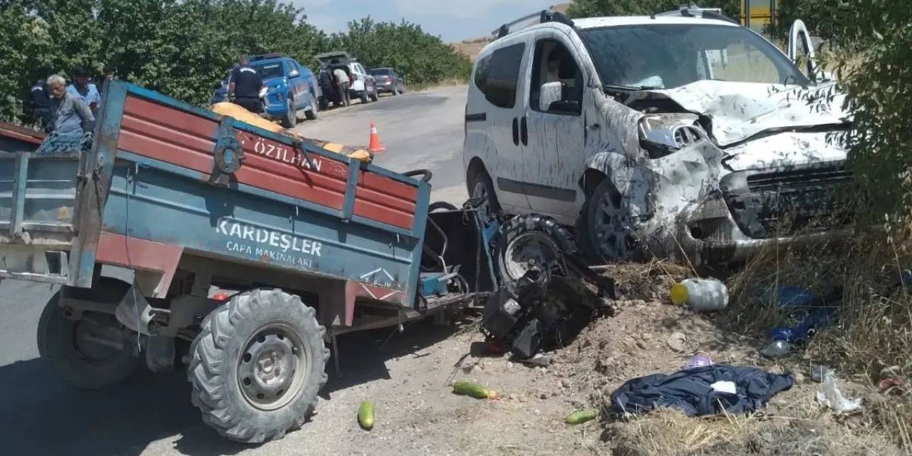 Elazığ’da Römorklu Çapa Makinesi İle Hafif Ticari Araç Çarpıştı: 2 Yaralı