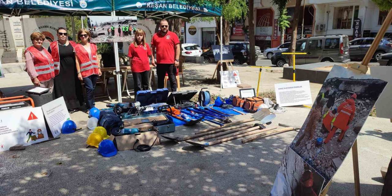 Keşan’da Depreme Karşı Farkındalık İçin Stant Açıldı