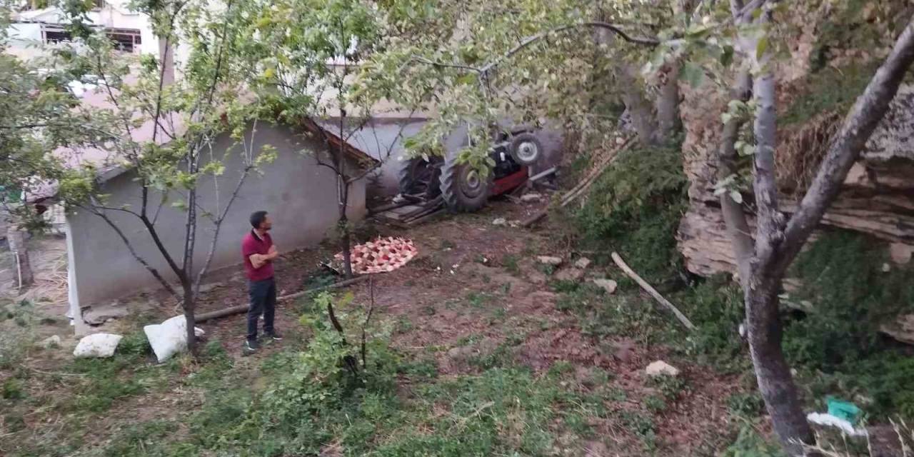 Önce Evin Duvarına Çarptı Ardından 6 Metrenden Bahçeye Uçtu: 2 Ölü