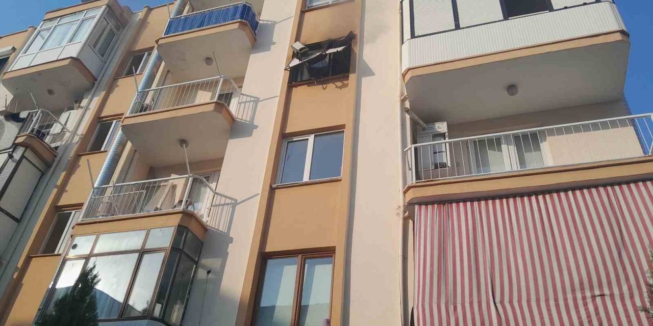 İzmir’de Apartman Dairesinde Yangın