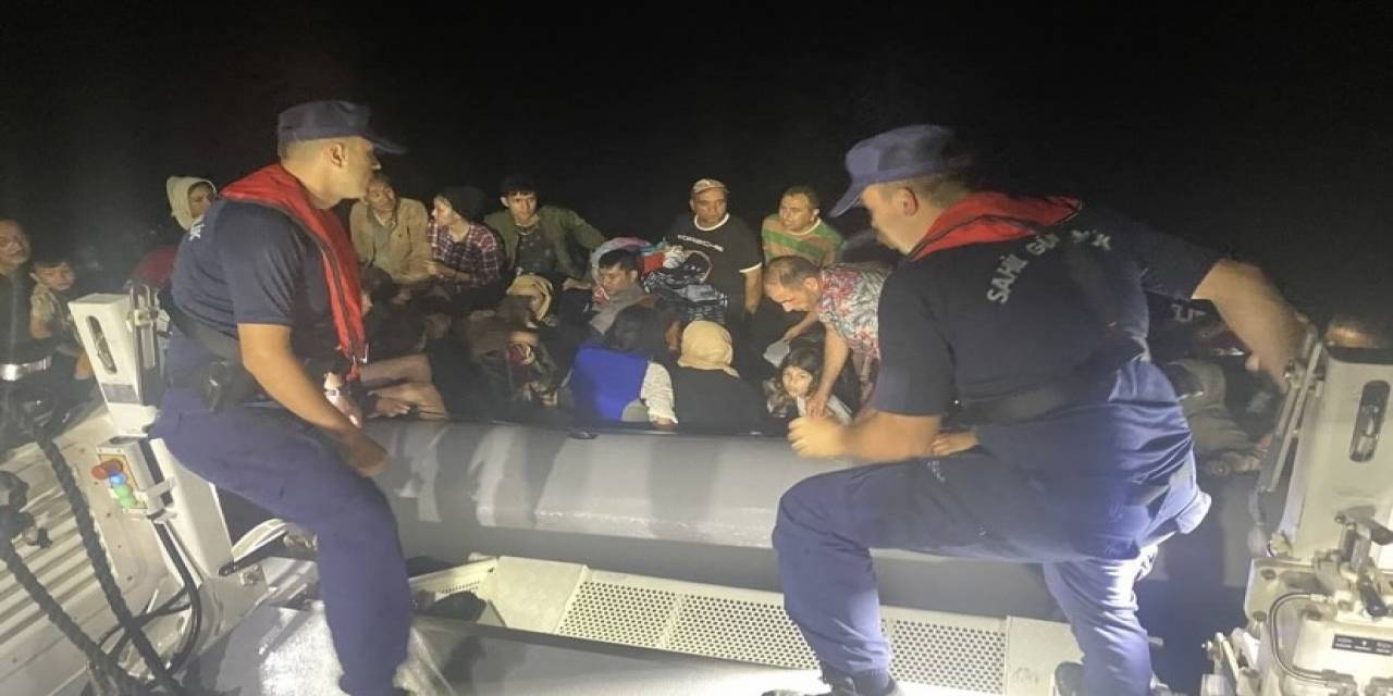 Ayvacık Açıklarında 42 Kaçak Göçmen Yakalandı