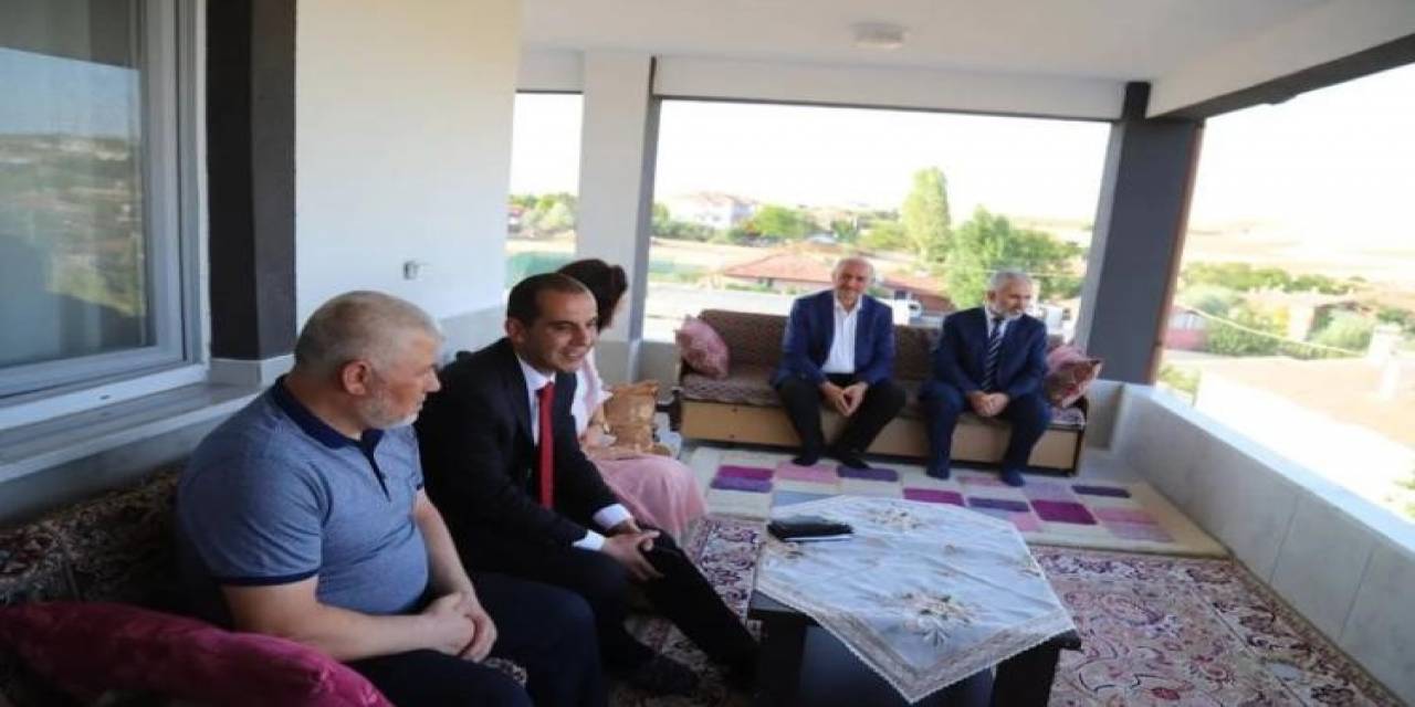 Çankırı Valisi Taşolar Görevinin İlk Gününde Şehit Ailesini Ziyaret Etti