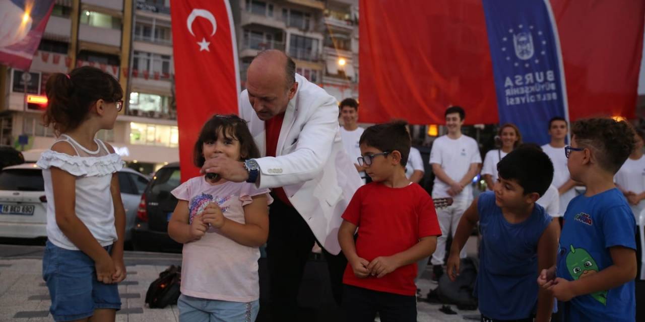 Bursa’da Sahne, ‘Adam Olacak’ Çocukların