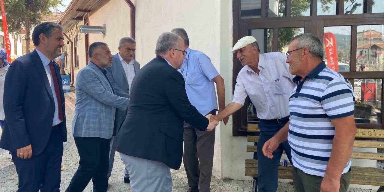 Ak Parti Heyeti Muhtarlarla Bir Araya Geldi