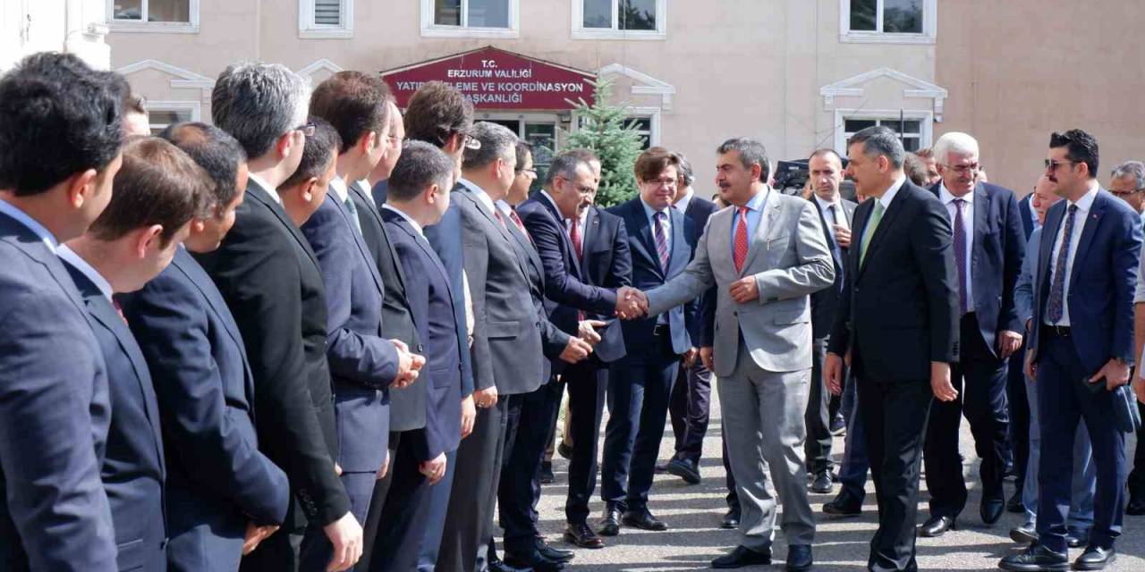 Bakan Tekin Erzurum’da