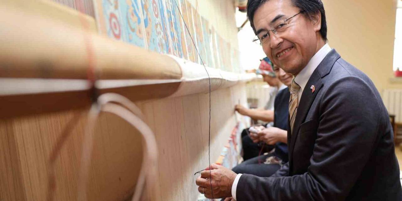 Japon Başkonsolos Hereke Halısı Dokudu
