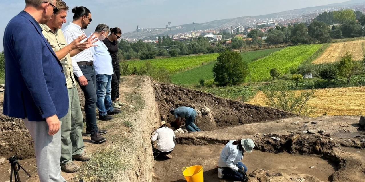 Tavşanlı’nın 8 Bin Yıllık Geçmişine Işık Tutacak Kazı Çalışmaları Devam Ediyor