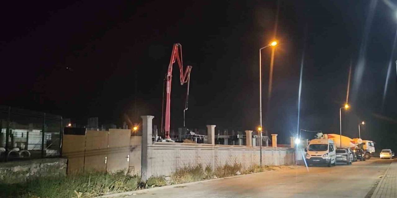 Okul İnşaatında Beton Mikserinin Hortumu Çarptı, Ağır Yaralandı