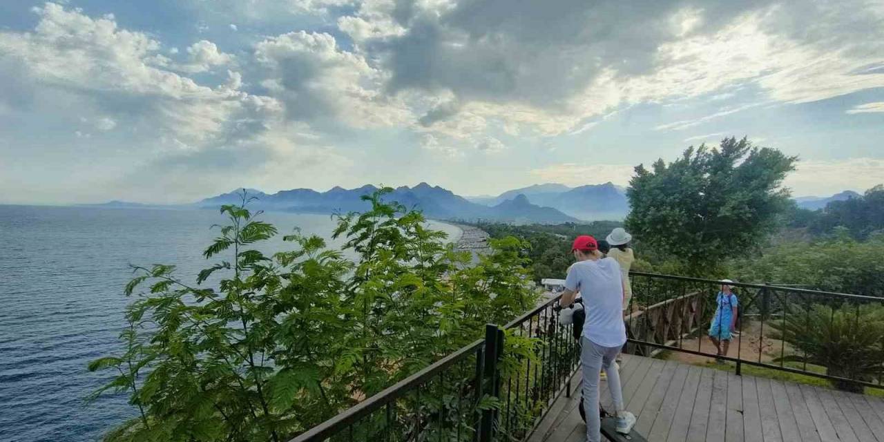 Dünyaca Ünlü Sahili Görüntülemek İsteyenlere Bitki Engeli