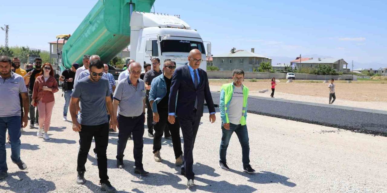 İpekyolu’nda Bu Yıl 75 Bin Ton Asfalt Serimi Gerçekleştirdi