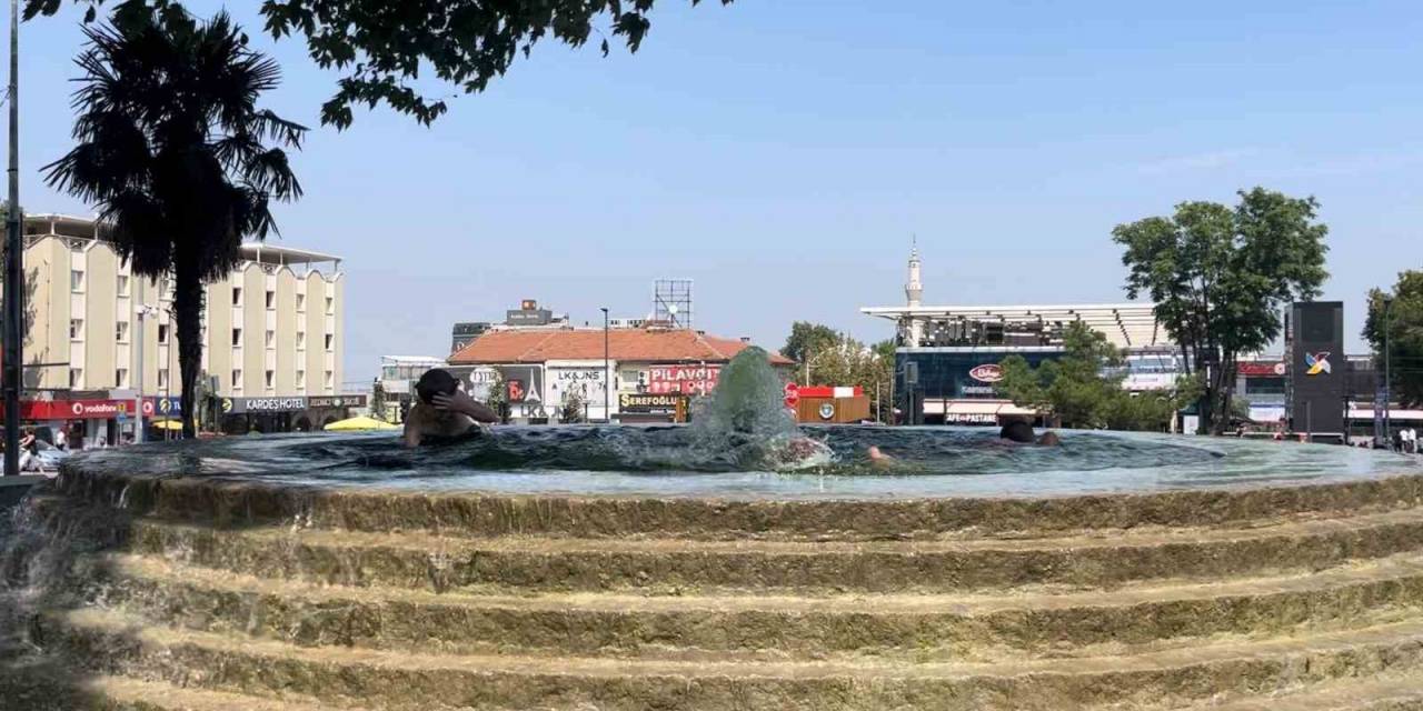 Sıcaklardan Bunalan Çocukların Tehlikeli Oyunu Kamerada