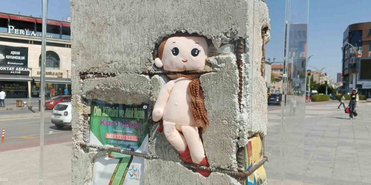 Chp’li Belediyenin Deprem Anıtındaki Subliminal Mesajı Tepki Topladı