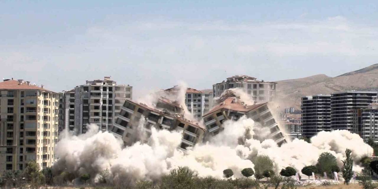 Malatya’da Yüksek Katlı Binaların Patlayıcı İle Yıkımı Sürüyor
