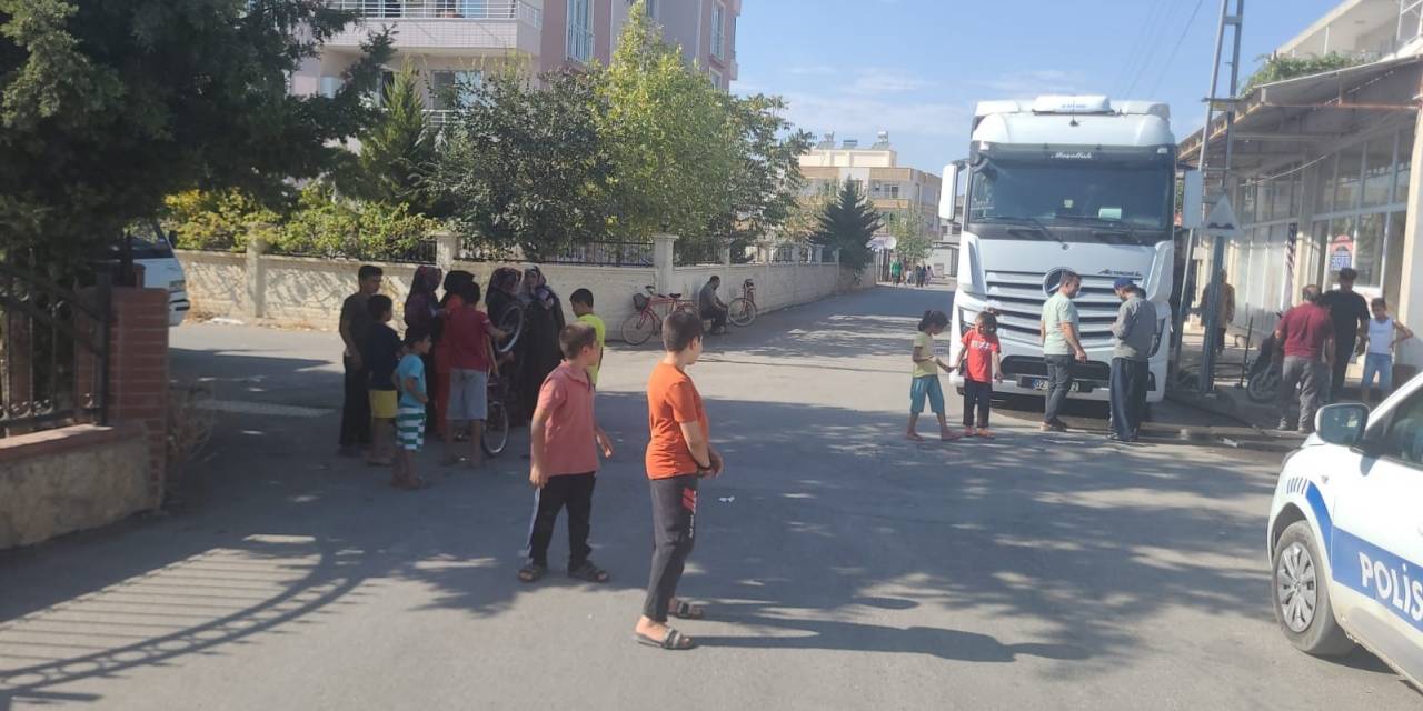 Motosiklet İle Bisiklet Çarpıştı: 1 Yaralı