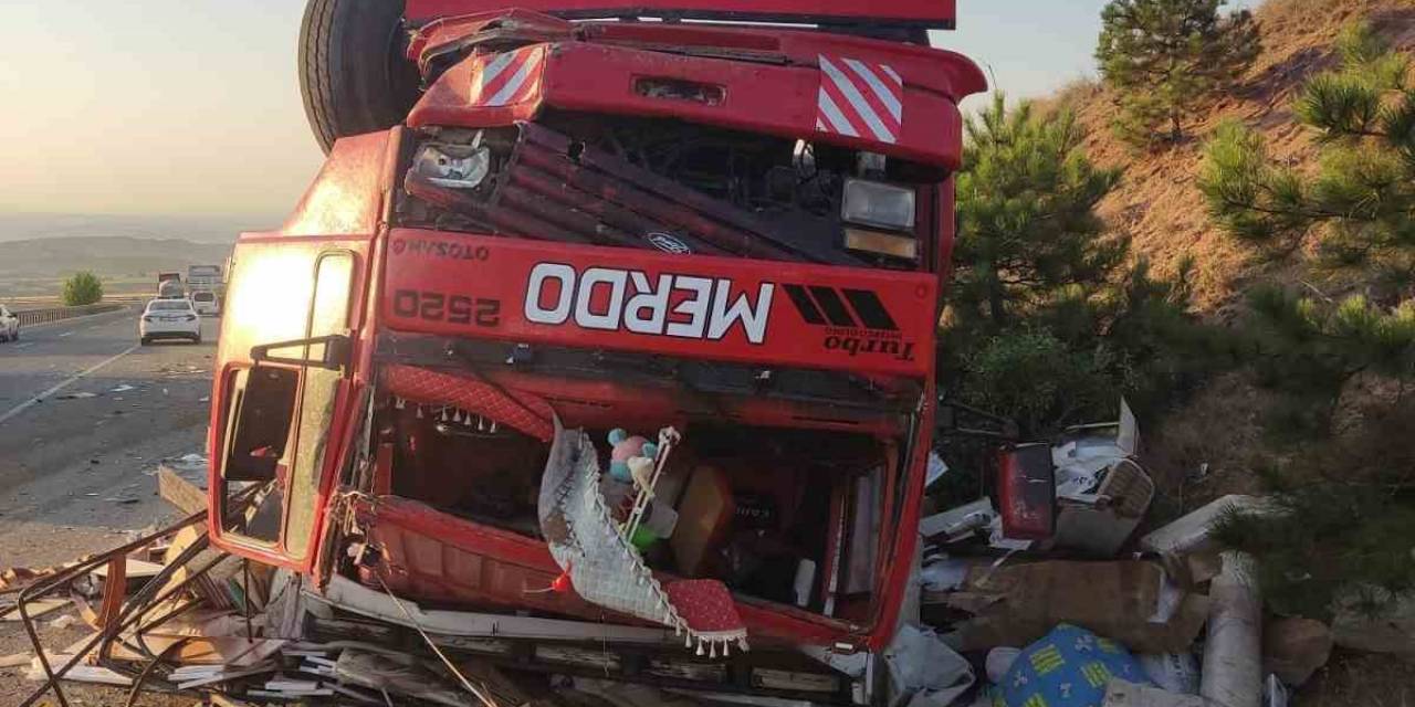 Kırıkkale’de İki Kamyon Çarpıştı: 1 Ölü, 2 Yaralı
