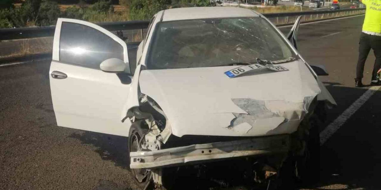 Uşak’ta Yoldan Çıkan Otomobil Bariyerlere Vurdu: 2 Ölü