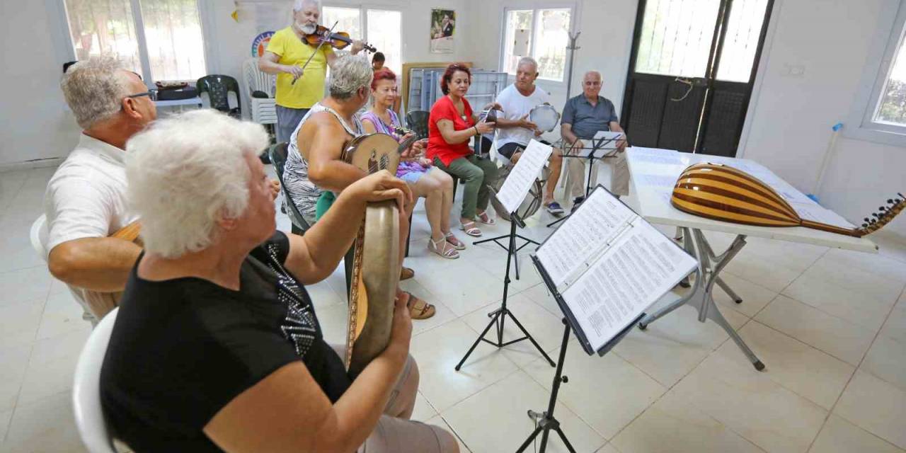 Mezitlililer Gönüllü Evlerinde Keyifli Vakit Geçiriyor