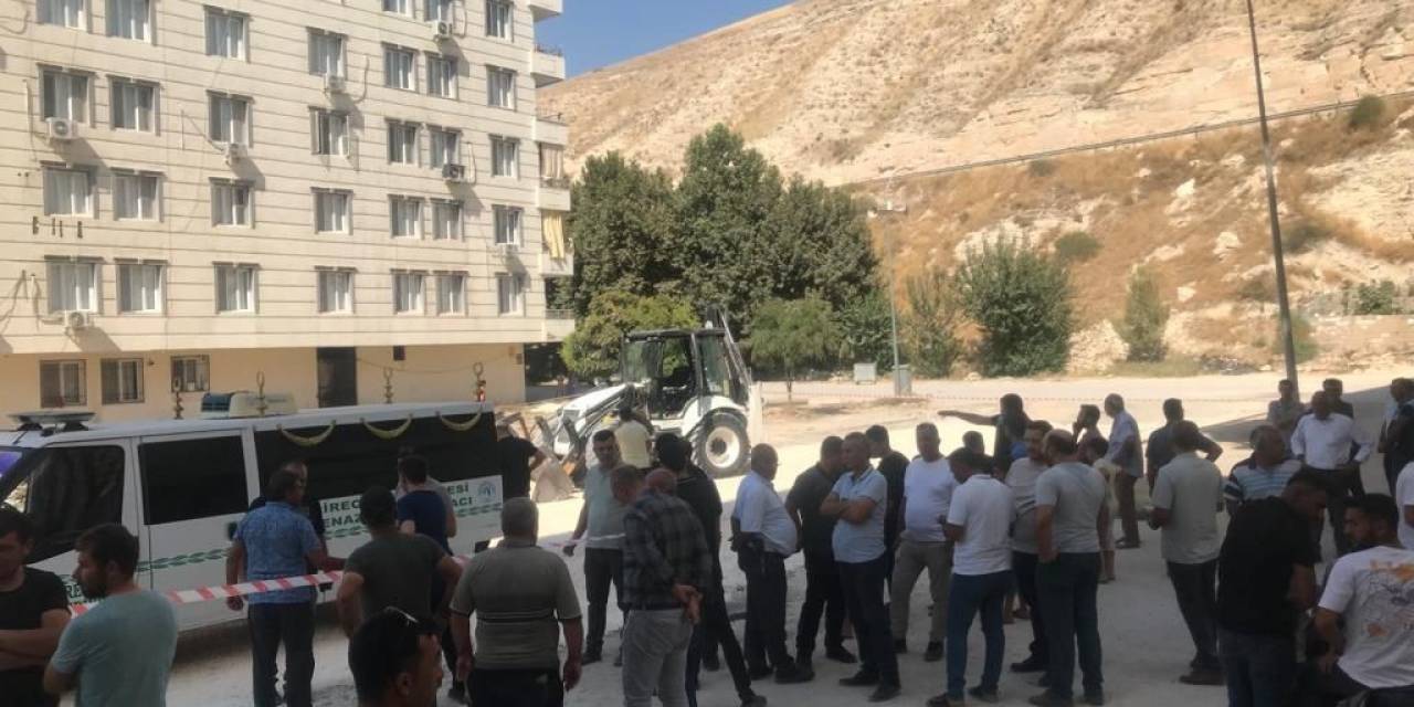 Şanlıurfa’da İş Makinesinin Altında Kalan Kadın Öldü