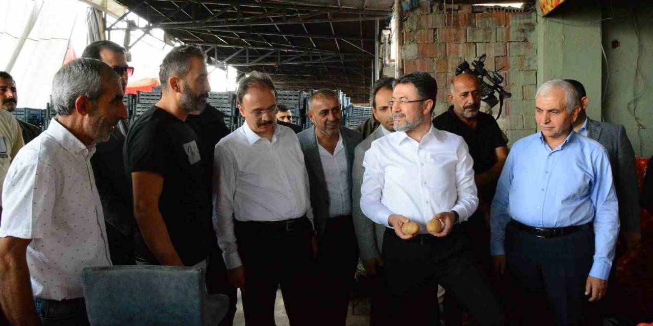 Bakan Yumaklı, Yaş Sebze Ve Meyve Halinde Esnafla Bir Araya Geldi