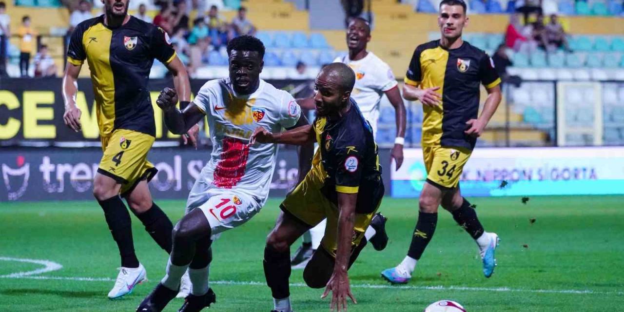 Trendyol Süper Lig: İstanbulspor: 0 - Kayserispor: 0 (İlk Yarı)