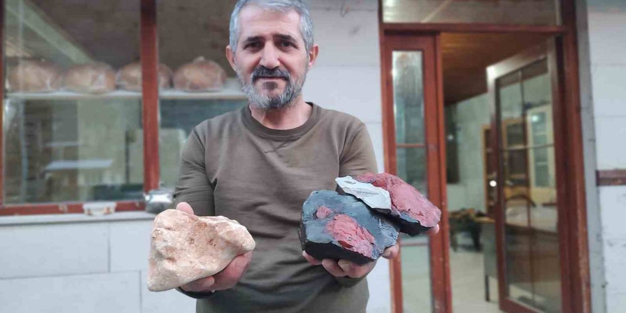 Geceleri Fırında Ekmek Yapıyor, Gündüzleri Doğada Arkeolog Gibi Çalışıyor