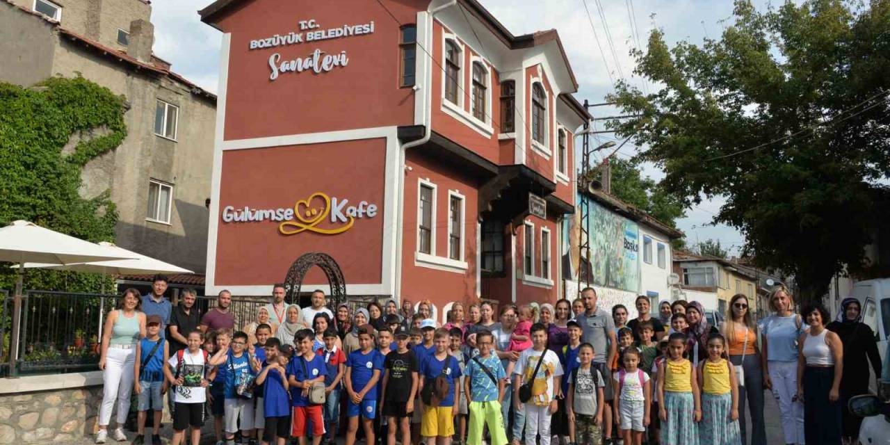 300 Öğrenci Eskişehir’in Tarihi Ve Turistlik Yerlerini Gezdi