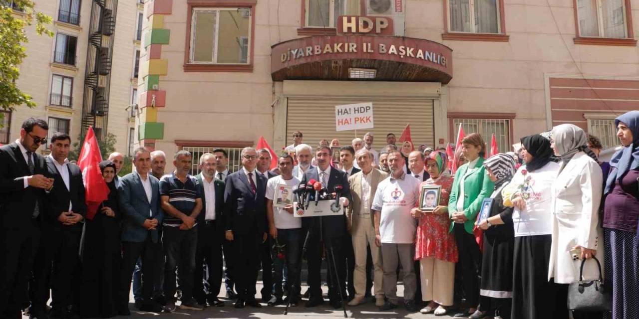 Cumhurbaşkanı Yardımcısı Cevdet Yılmaz, Diyarbakır Anneleriyle Bir Araya Geldi
