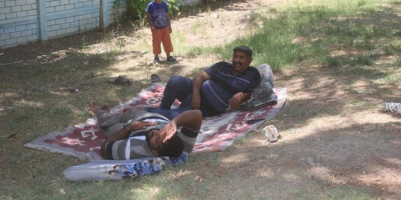 Sıcaktan Bunalan Vatandaşlar Mesire Alanlarına Akın Etti