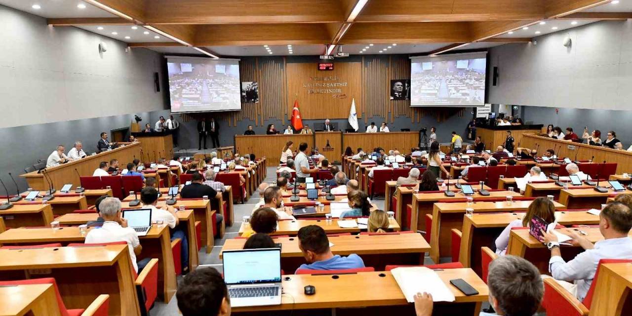 İzmir Büyükşehir Meclisi’nden Başkan Soyer’e Yetki