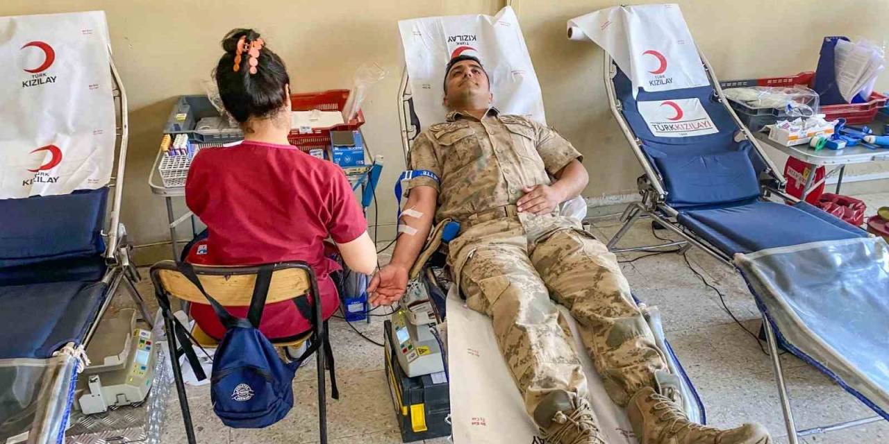 Siirt’te Jandarma Personeli Kan Bağışında Bulundu