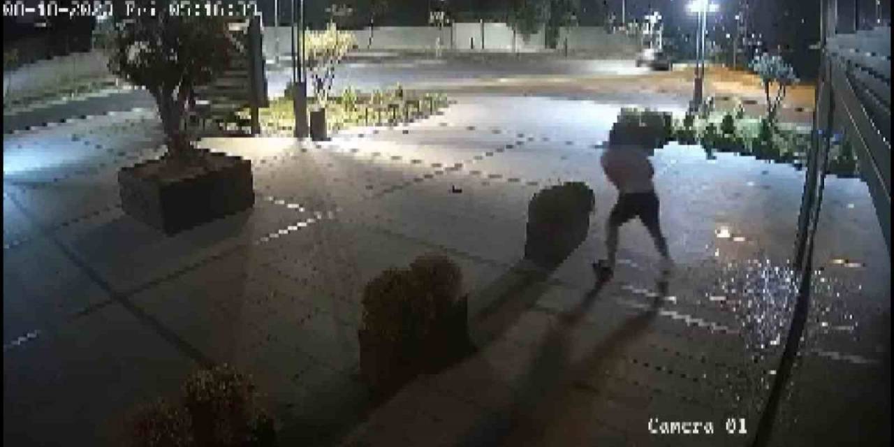 İstanbul’da Cadde Ortasında Film Sahnelerini Aratmayan Çatışma Kamerada