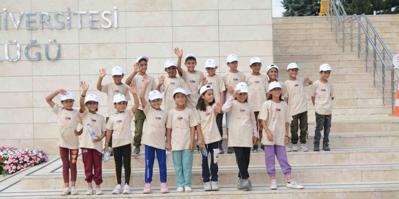 Anadolu Üniversitesi Mevsimlik Çocuk Tarım İşçilerini Ağırladı