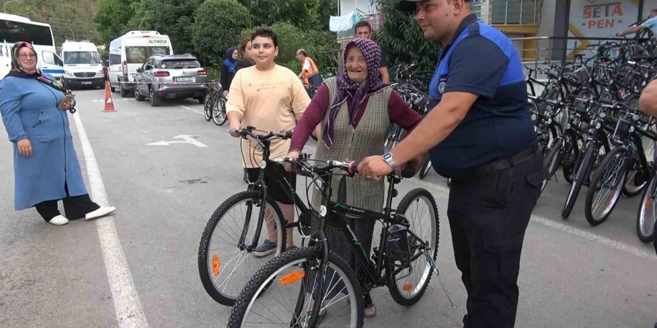 Altınova Belediyesi’nden Her Haneye Bir Bisiklet