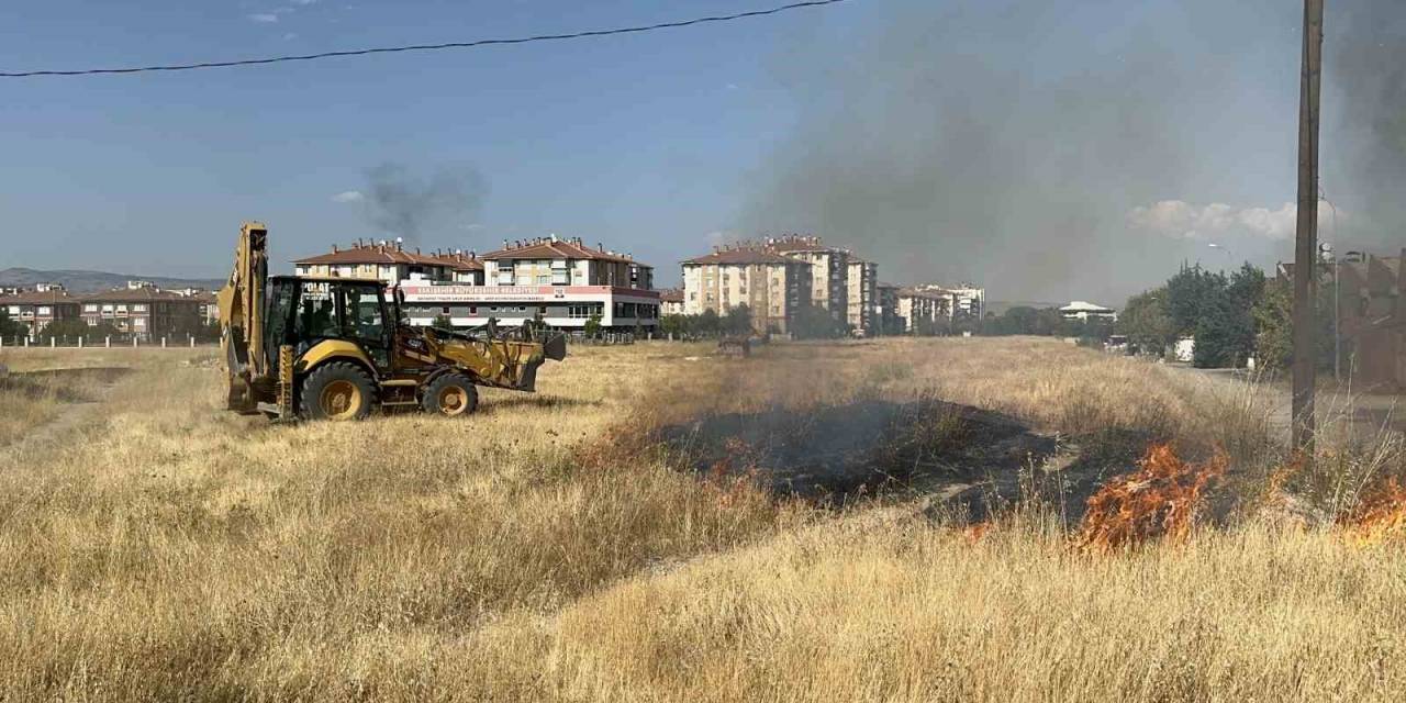 Korkutan Yangını Hayırsever Operatör Söndürdü