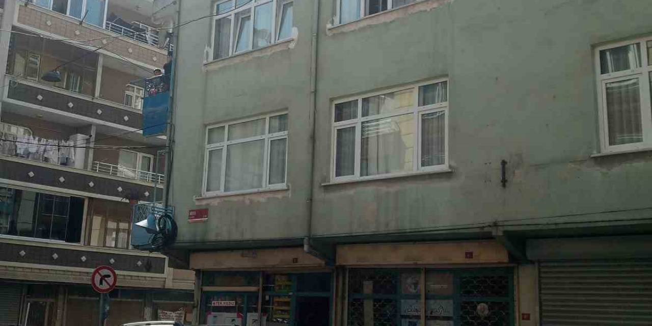 Esenler’de Baba, Eşi Ve İki Çocuğunu Rehin Aldı
