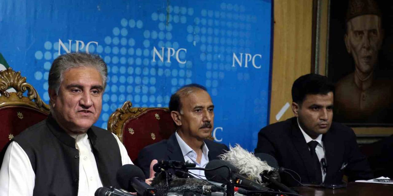 Pakistan’da Muhalif Siyasetçi Qureshi Gözaltına Alındı