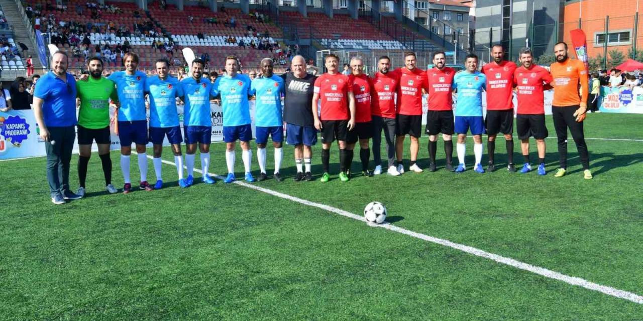 Bahçelievler’de Yaz Okullarının Kapanışı Şöhretler Karması Maçıyla Yapıldı