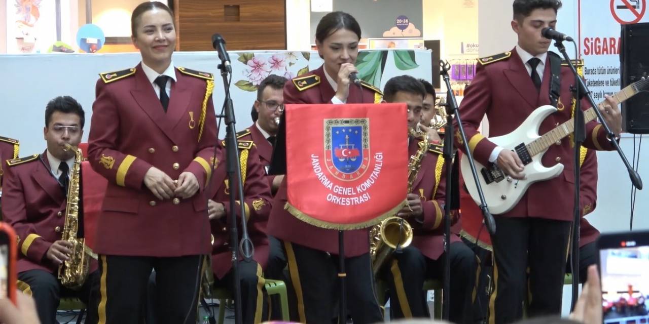 Jandarma Genel Komutanlığı Bandosu Kırıkkale’de Vatandaşlar İçin Sahne Aldı