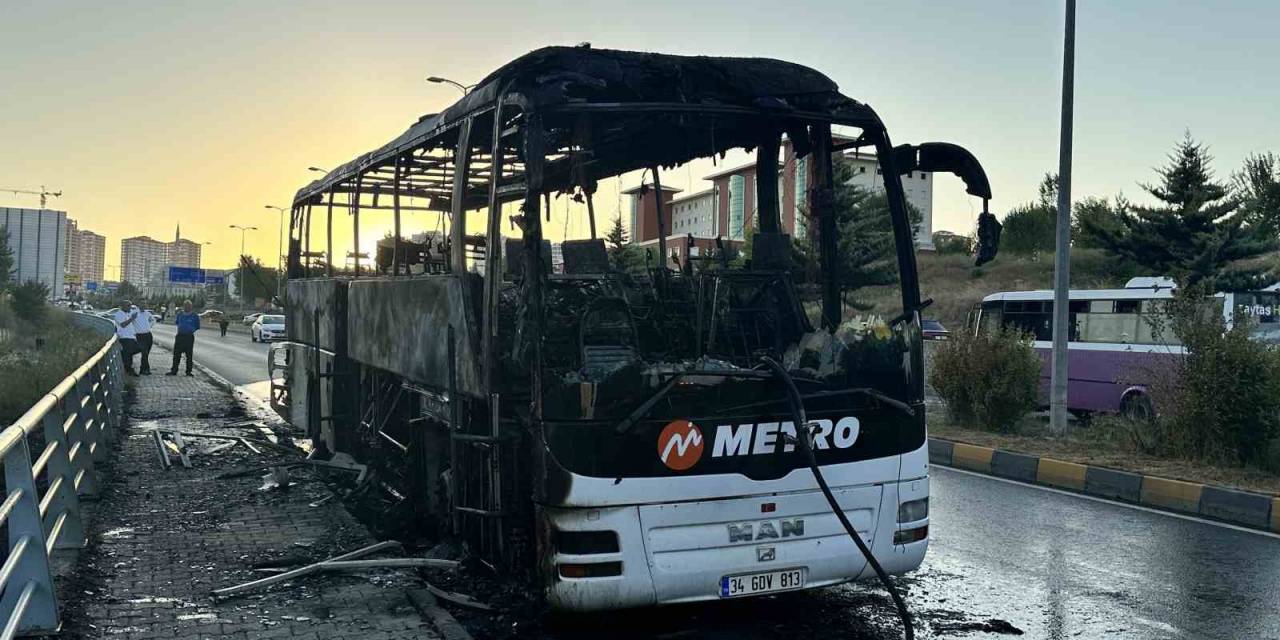 Seyir Halindeki Yolcu Otobüsü Alev Alev Yandı