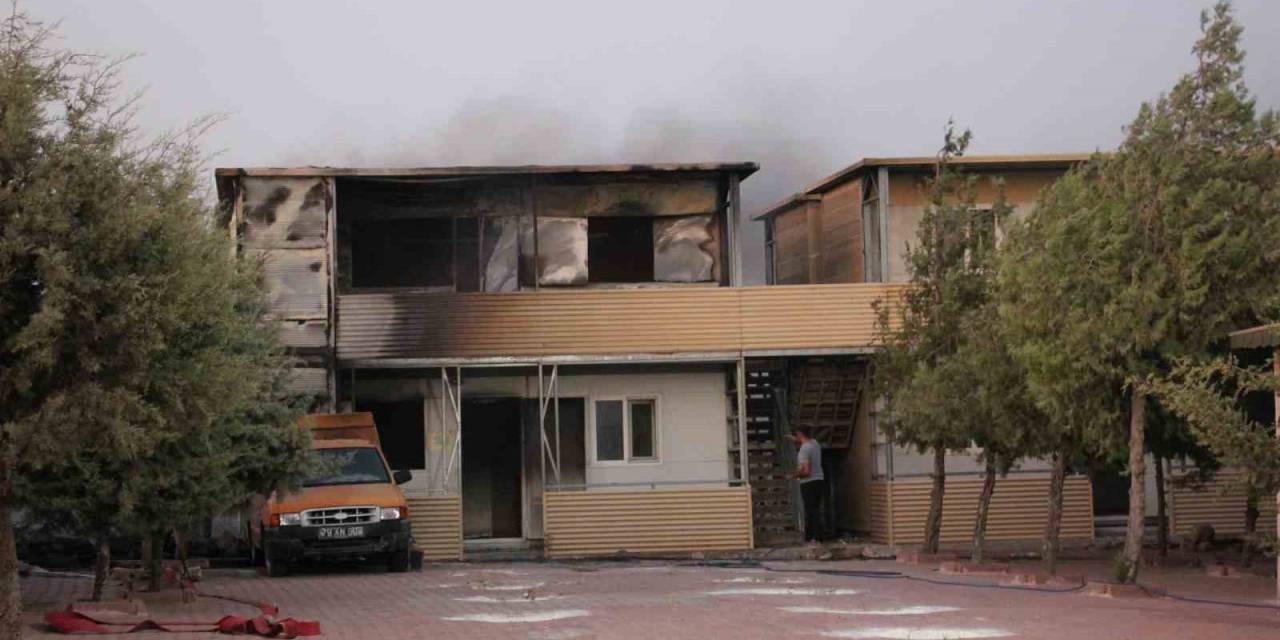 Kilis’te Ormanlık Alanda Çıkan Yangın Söndürüldü