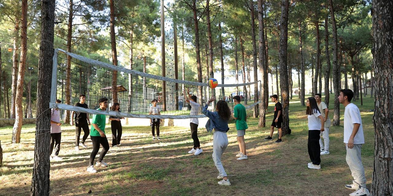 Depremzede Gençler Heyecan Bahçesinde Stres Attı