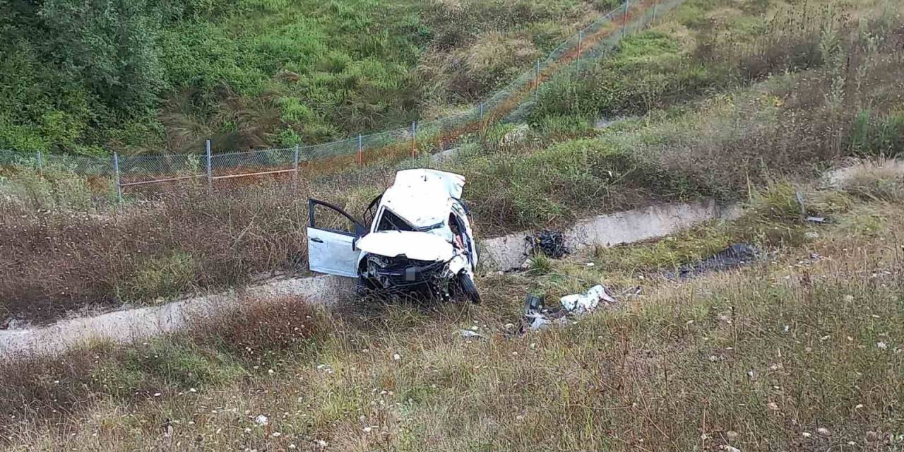 Şarampole Uçan Otomobil Defalarca Takla Attı: 2 Ölü, 2 Yaralı
