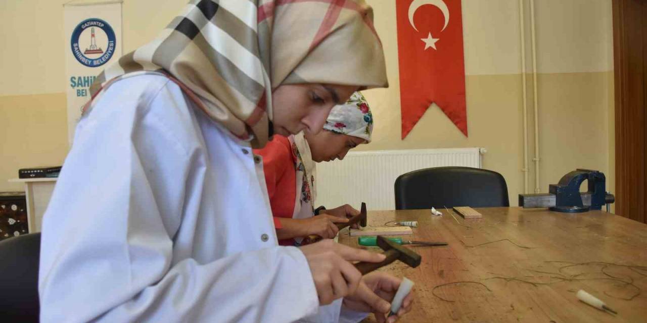 Unutulmaya Yüz Tutmuş Mesleği Kadınlar Yaşatıyor