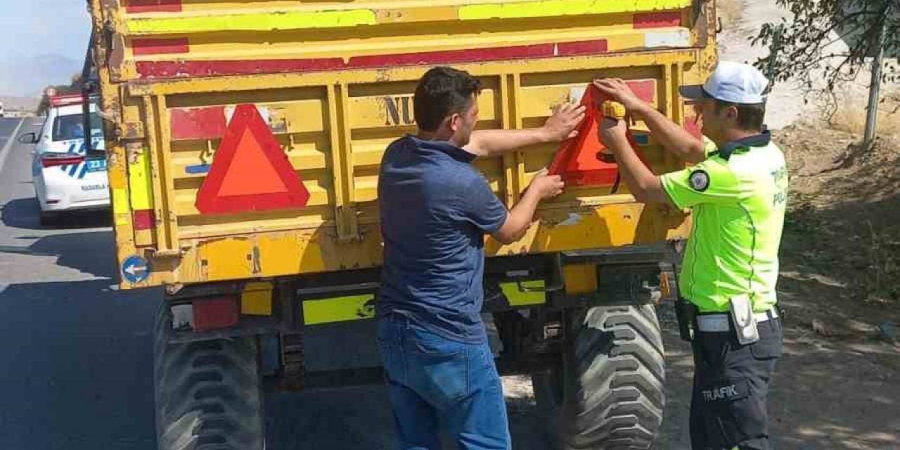 Elazığ’da Kazalara Karşı Önlem, Römorklara Reflektör Takıldı