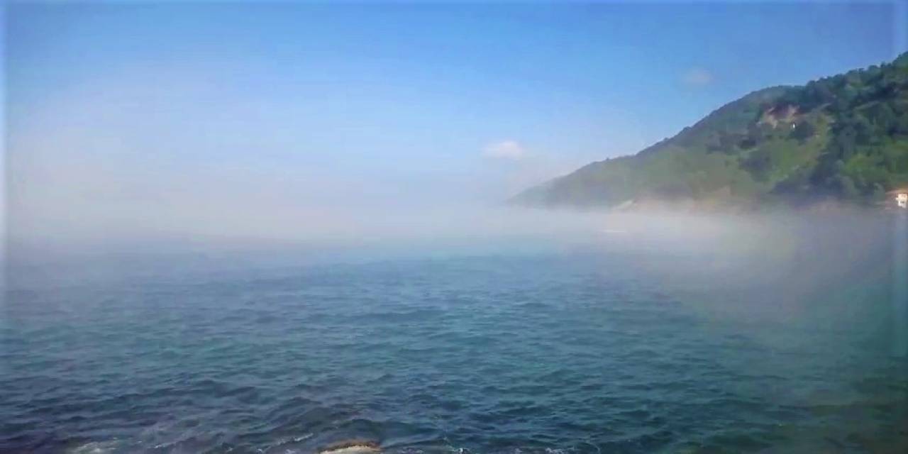 Sıcaklıkların Düşmesiyle Birlikte Denizin Üzerinde Sis Bulutu Oluştu