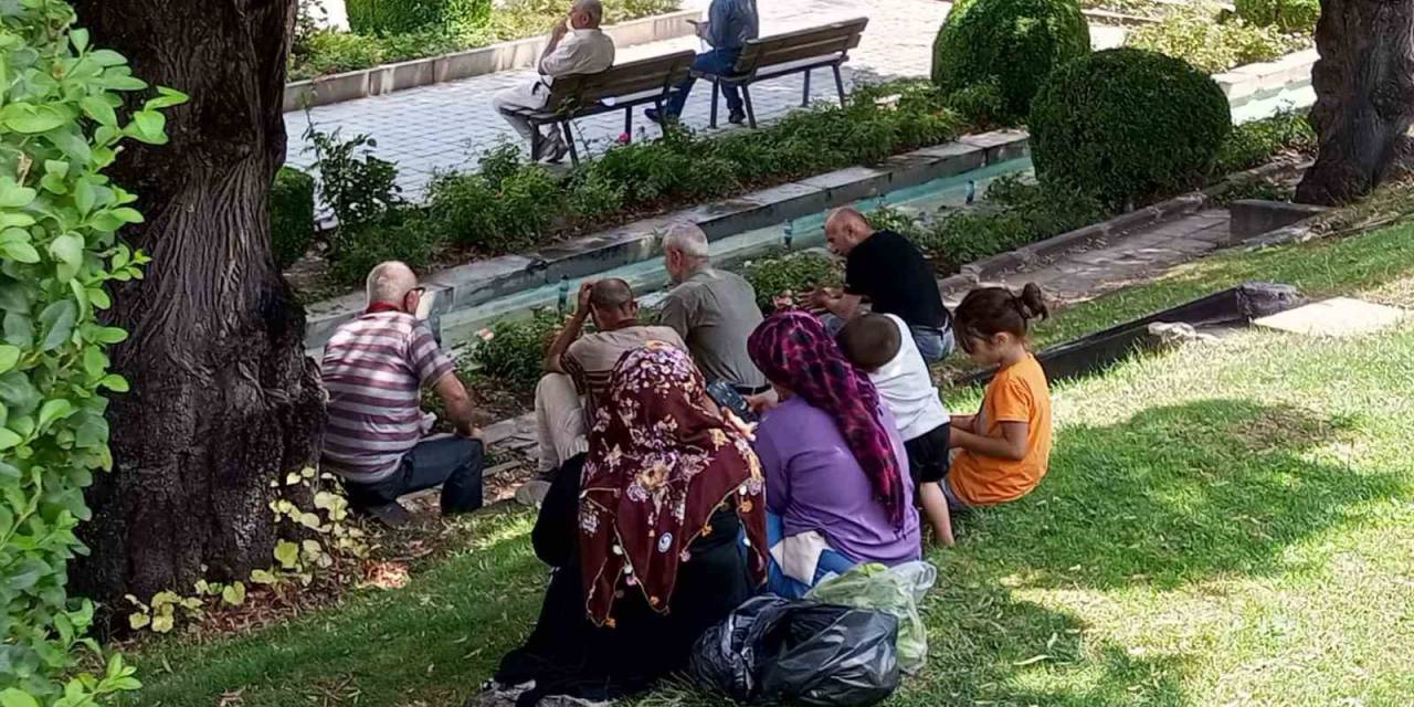 Afyonkarahisar’da Vatandaşların Sıcak Havayla İmtihanı Devam Ediyor