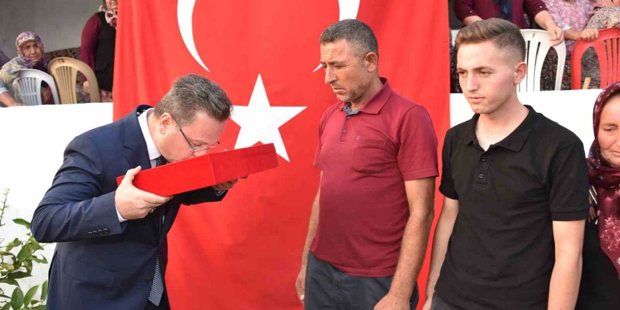 Vali Ünlü’den İlk Ziyaret Saruhan Bey Türbesi Ve Şehit Ailesine