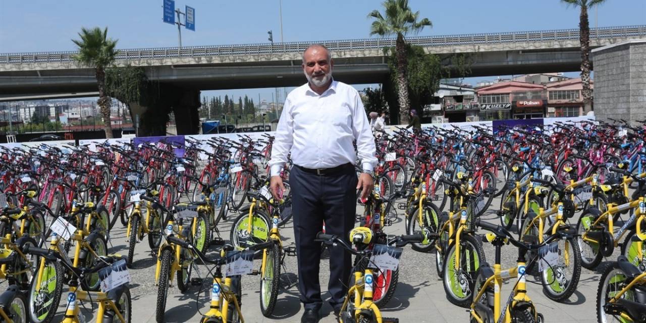 Canik’te Çocuklar Hediyelerine Kavuşuyor