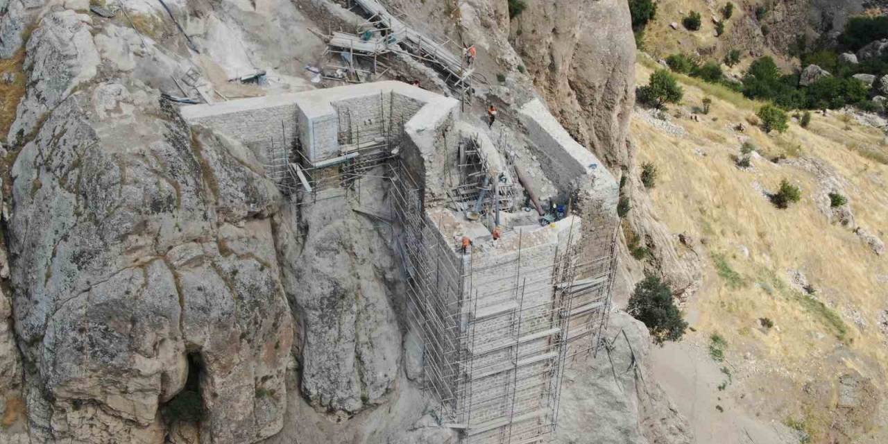 5 Bin Yıllık Harput Kalesi’nde Restorasyon Tüm Hızıyla Sürüyor
