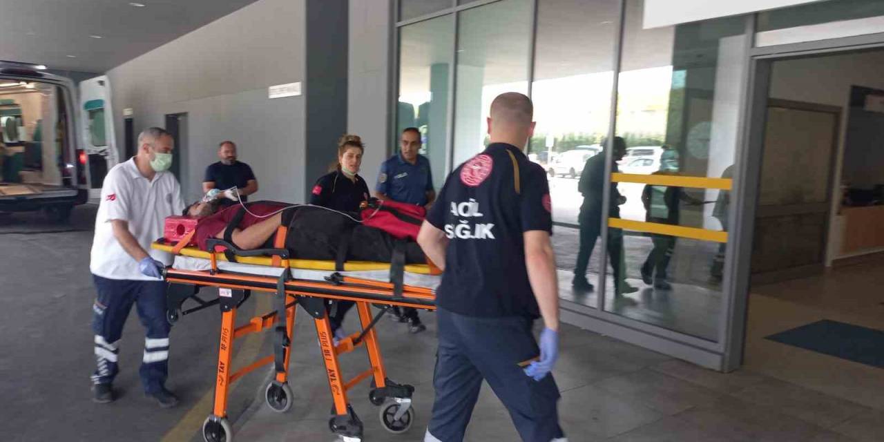 Gemideki Yalıtım Malzemeleri Yandı: 10 İşçi Zehirlenme Şüphesiyle Hastaneye Kaldırıldı